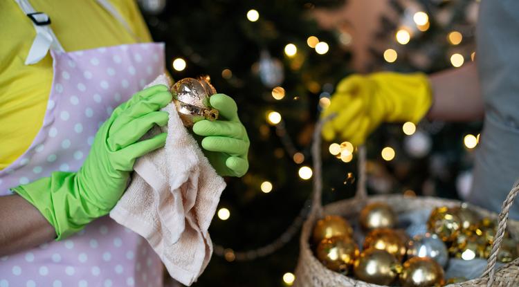 Hogyan kell megtisztítani a karácsonyi díszeket, mielőtt felkerülnek a fára? Fotó: Getty Images