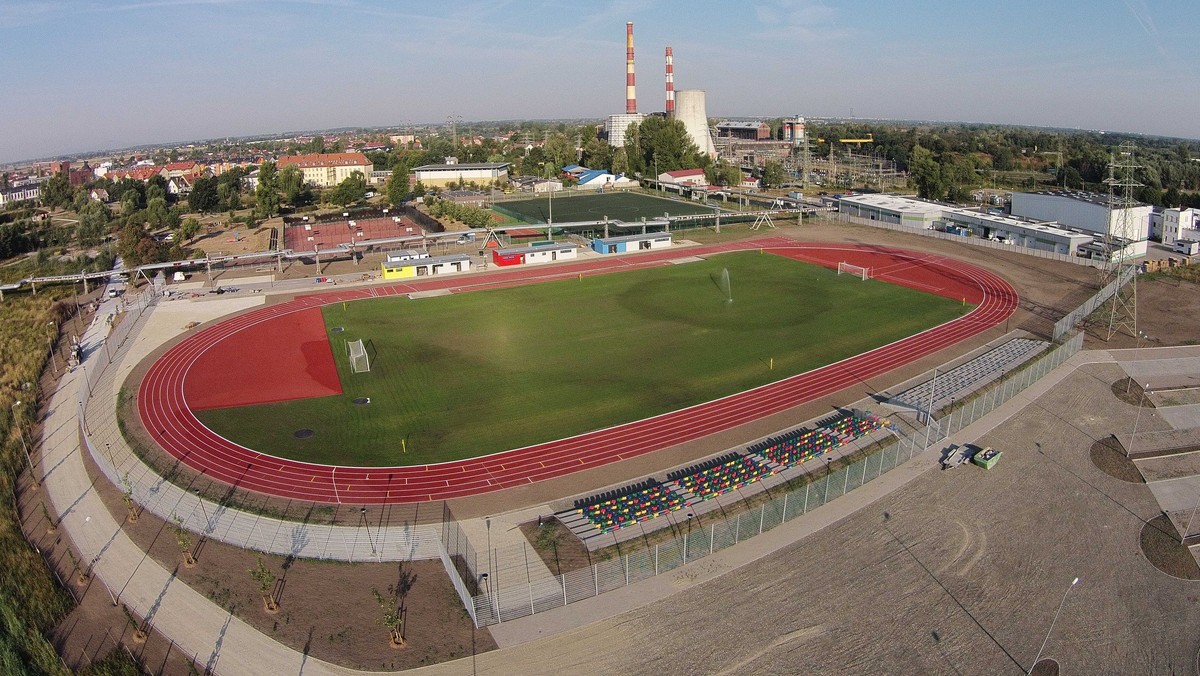 Huczne otwarcie nowy stadion lekkoatletyczny w Siechnicach ma już za sobą. W ramach inwestycji w mieście i okolicach powstały również punkty informacji turystycznej, a na kilkudziesięciu kilometrach ścieżek rowerowych wyznaczono trasy edukacji ekologicznej i historycznej. Realizacja całego projektu trwała pięć lat i kosztowała ponad 9,5 mln złotych.