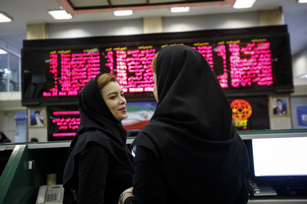 Pracownice Giełdy Papierów Wartościowych w Teheranie, Iran, 24.08.2015