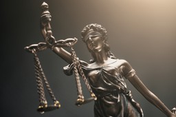 "Do sądu po wyrok, a nie po sprawiedliwość". Dlaczego Polacy mają tak złe zdanie o wymiarze sprawiedliowości?