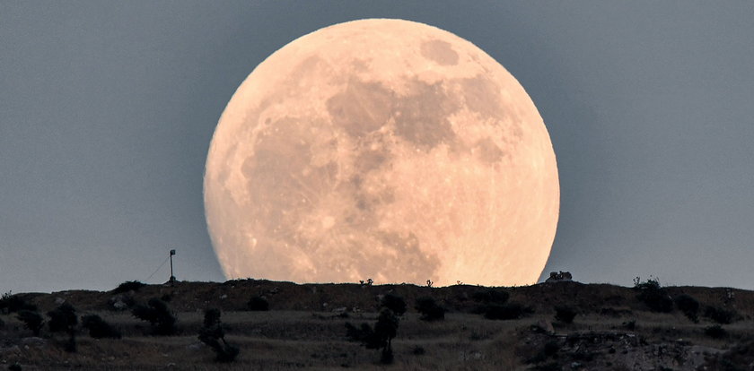 Zachwyciłeś się nagraniem z gigantycznym Księżycem? Prawda na jego temat cię nie ucieszy