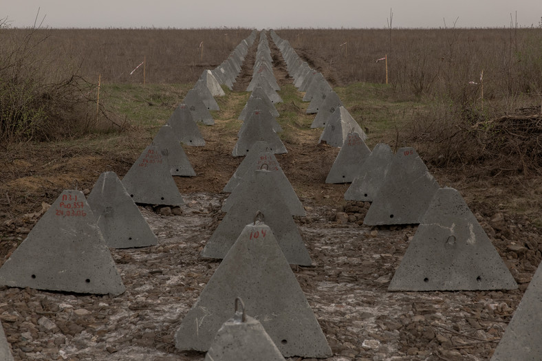 Ukraińskie fortyfikacje w mieście Czasiw Jar, kwiecień 2024 r.