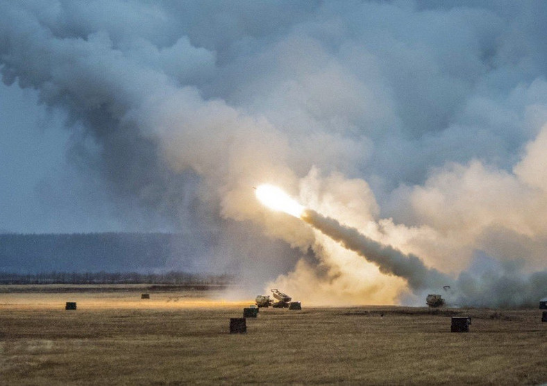Systemy rakietowe HIMARS pomagają Ukraińcom ostrzeliwać rosyjskie pozycje