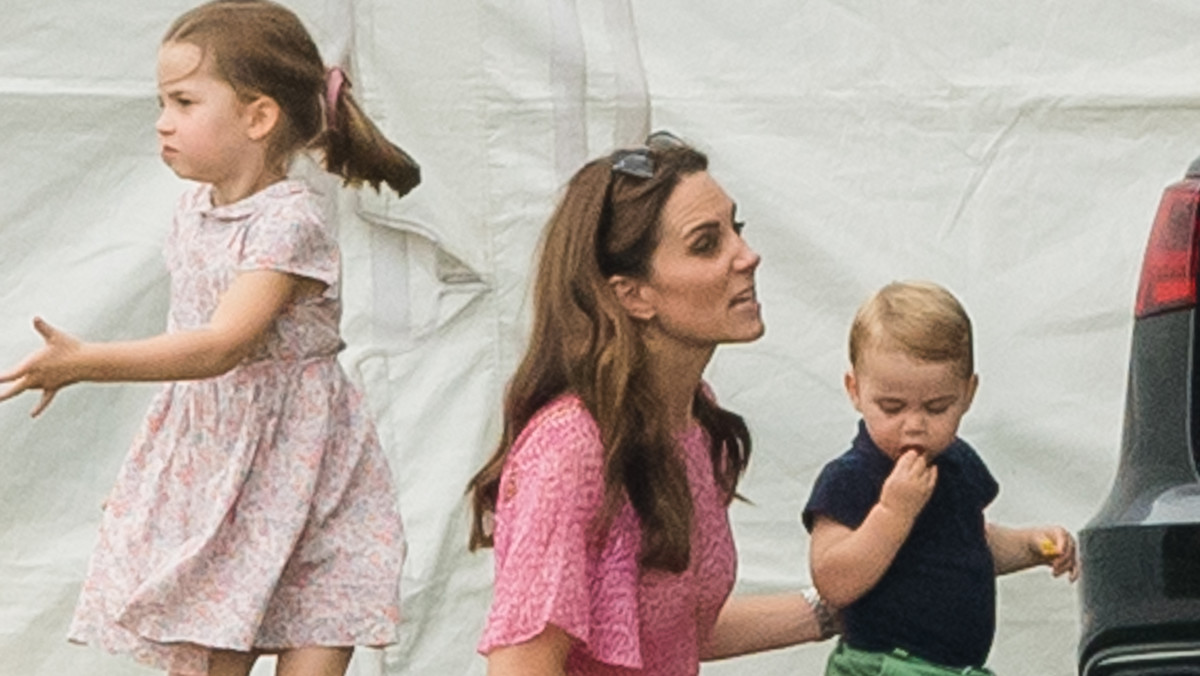 Kate Middleton, George, Charlotte i Louis na meczu polo. Urządzili piknik [ZDJĘCIA]