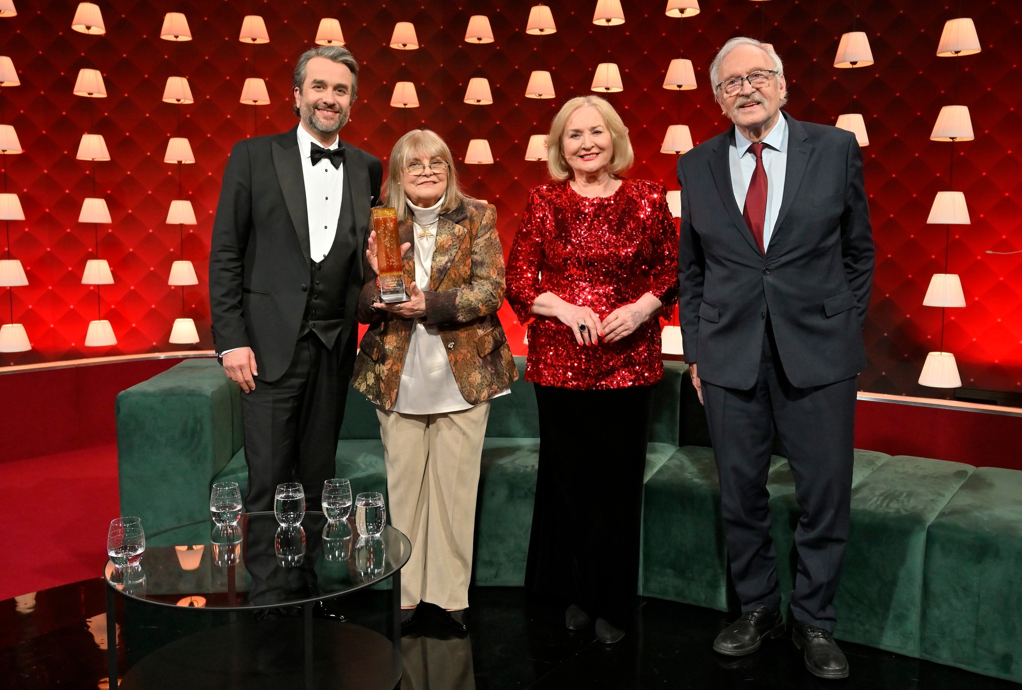 Slávnostná televízna relácia Sieň slávy - Vlado Kobielsky, Alena Chudíková, Ada Straková a František Kovár.