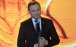 Dera: Prezydent nie może przyjąć ślubowań od 3 sędziów wybranych w październiku