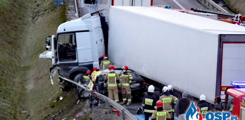 Tragiczny wypadek na S6. Zapalił się samochód, jedna osoba nie żyje