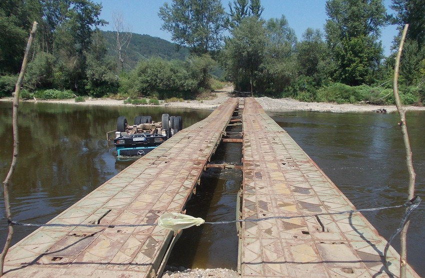 Zapadna Morava je zvanično plovni put: Pontonski most za izvlačenje šljunka