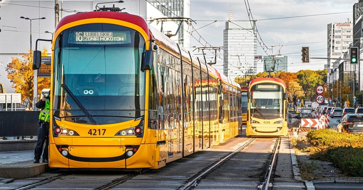 Mieszkańcy stolicy opisywali komunikację miejską. Zobacz co powiedzieli