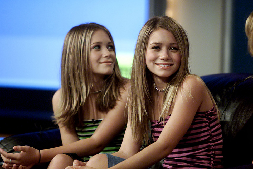 Mary-Kate i Ashley Olsen w 2001 roku