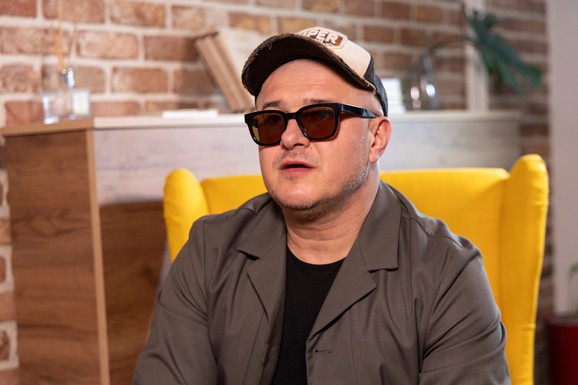 SALE TROPIKO IMAO MOŽDANI UDAR Slošilo mu se pred ćerkama, sad ispričao detalje: "Sve mi se ljuljalo, a onda su mi uradili skener"