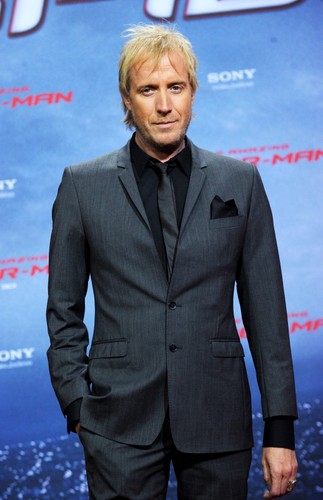 Rhys Ifans na premierze w Berlinie