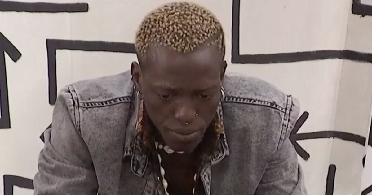 Katika ujumbe mzito kwenye Instagram, nyota wa televisheni ya ukweli Hermes alitangaza kifo cha ghafla cha mama yake na kuomba msaada wa kifedha kwa mazishi. Kwa kuguswa na hisia, jumuiya ya mashabiki wake walihamasishwa kumuunga mkono, wakionyesha mshikamano na huruma inayoweza kutoka kwenye mitandao ya kijamii katika nyakati hizi za maombolezo. Hadithi hii inafichua ubinadamu wa kweli nyuma ya skrini na kuangazia uwezo wa mitandao ya kijamii kubadilika kuwa majukwaa ya ukarimu na usaidizi.