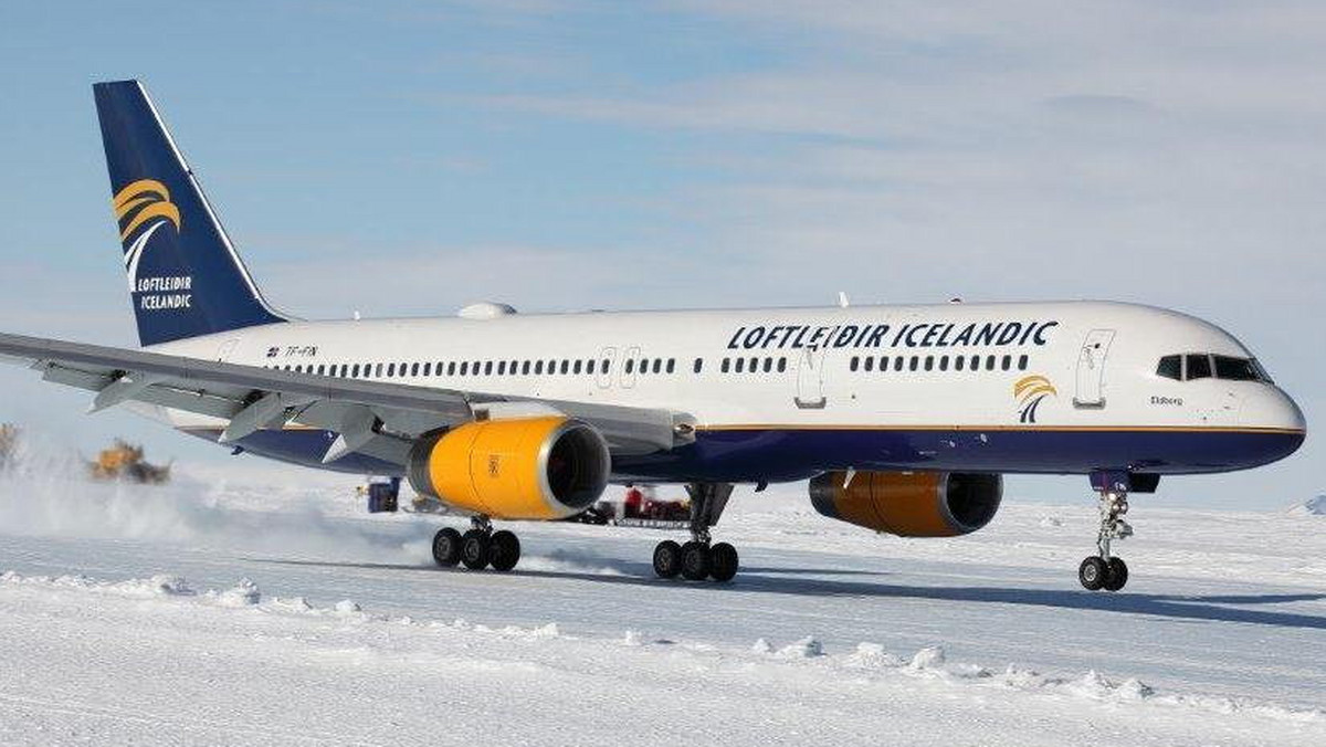 Na Antarktydzie wylądował odrzutowiec Boeing 757 islandzkich linii lotniczych Loftleidir, pierwsza tego typu pasażerska, komercyjna maszyna w historii lodowego kontynentu. Niewykluczone, że już wkrótce takie loty wejdą do standardowej oferty linii lotniczych.