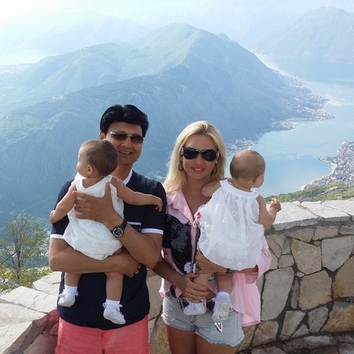 Kamaliya na rodzinnej fotografii