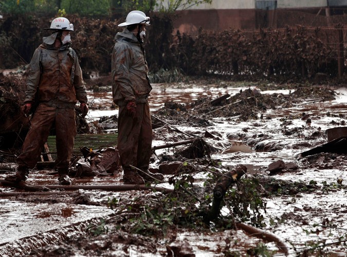 Czerwony szlam zalewa Węgry