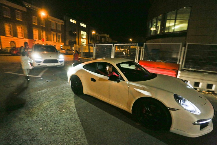 Wojciech Szczęsny za kierownicą nowego porsche 911 carrera S