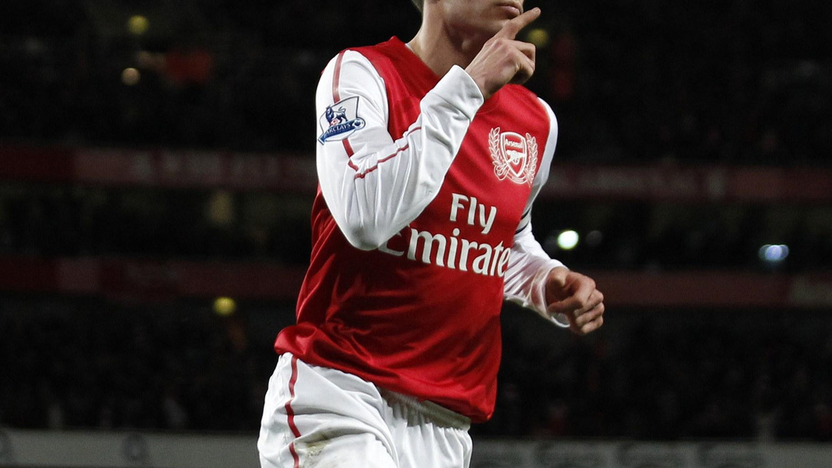 Nie ustają spekulacje wokół ewentualnego transferu Robina van Persiego. Asa Arsenalu Londyn wymieniano już jako jeden z głównych celów transferowych kilku czołowych europejskich klubów. Jak donosi angielska prasa, zawodnik znalazł się również na celowniku Alexa Fergusona.