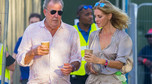 Jeremy Clarkson i Lisa Hogan