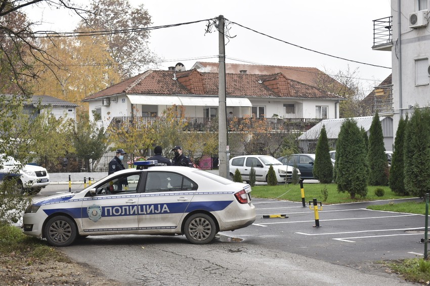 Komšije videle telo ispred zgrade