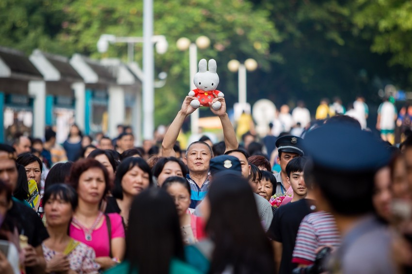 Roditelji ispred jedne od škola gde se održavao ispit