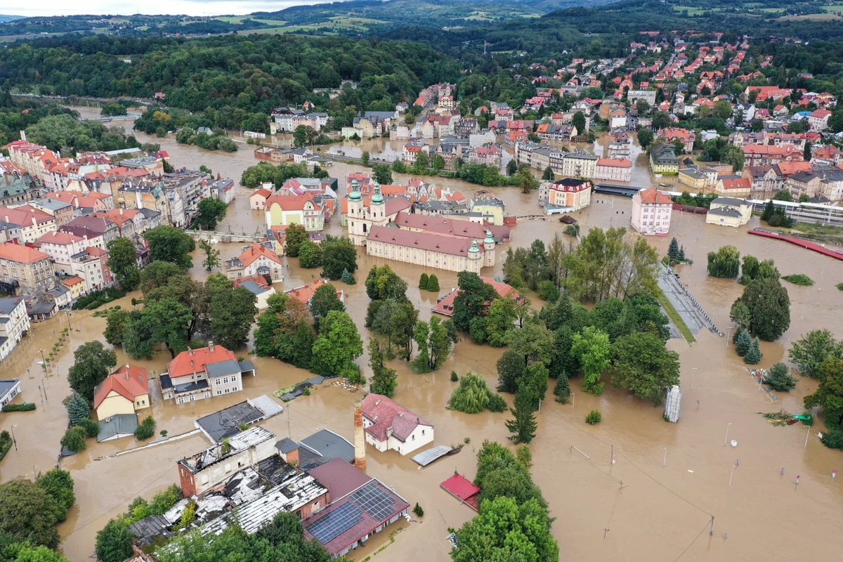  Kłodzko, Nysa, Głuchołazy, Jelenia Góra i nie tylko... Tak wyglądały z orbity fale powodziowe w miastach ZDJĘCIA