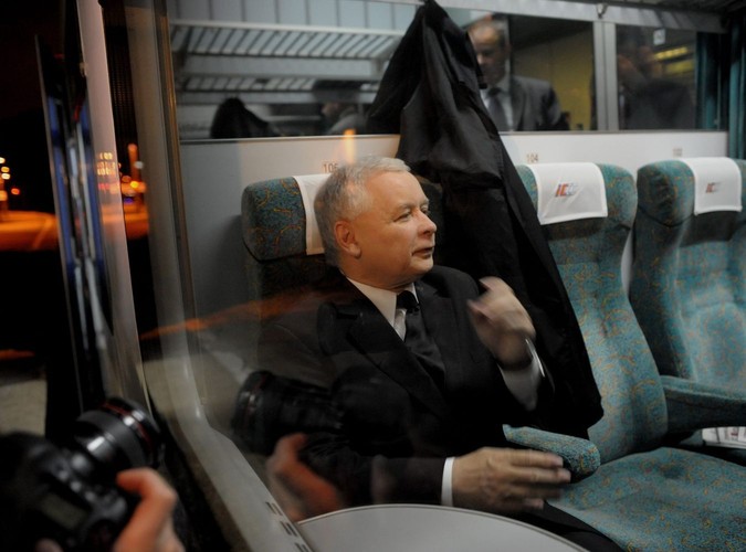 Szef partii zajął miejsce przy oknie