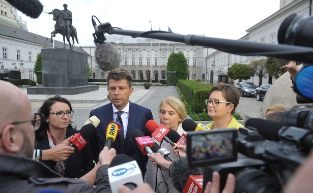 Były lider i założyciel Nowoczesnej Ryszard Petru opuścił partię 11 maja. Uzasadniając wówczas swoją decyzję ocenił, że Nowoczesna przestała być partią "reform, zdrowego rozsądku, która nie zgadza się na bylejakość i konformizm".