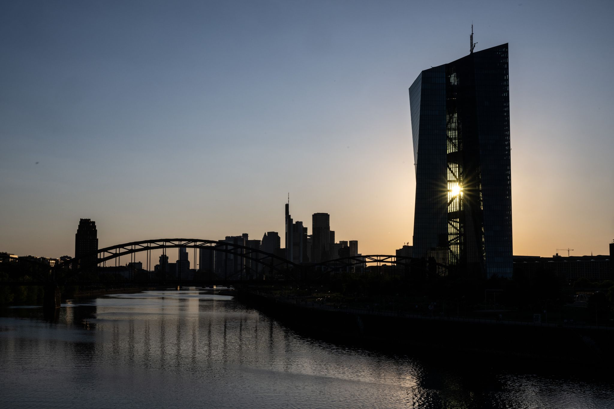 EZB entscheidet heute über Zinspause nach 8 Senkungen