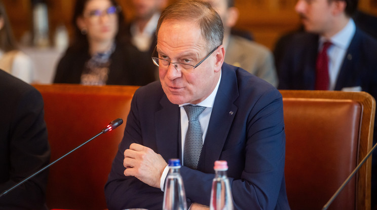 Navracsics Tibor területfejlesztési miniszter meghallgatásán az európai ügyek bizottságának ülésén / Fotó: MTI/Balogh Zoltán