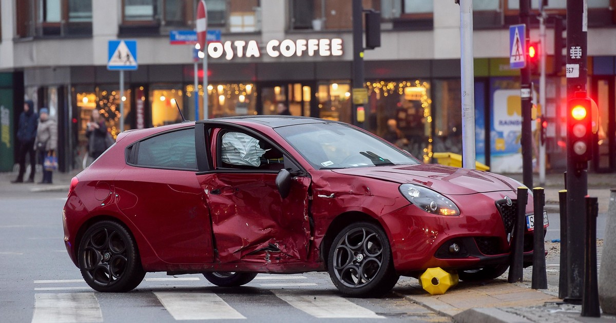 Znana aktorka rozbiła auto w Warszawie