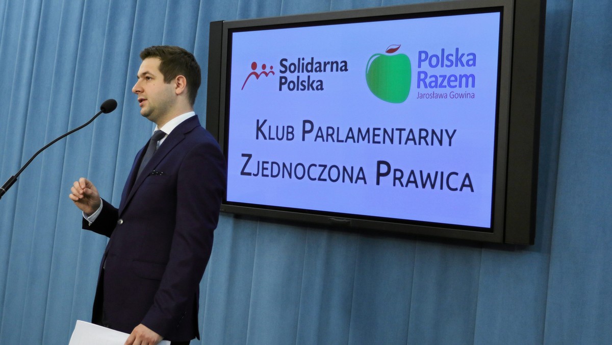 W dzisiejszym wywiadzie dla "Super Expressu" wiceminister sprawiedliwości Patryk Jaki skomentował najnowsze wyniki sondażowe. Odniósł się także bezpośrednio do lidera Nowoczesnej – Ryszarda Petru. – Ludziom się wydaje, że to ktoś świeży. A on zmieniał Polskę razem z Balcerowiczem, to człowiek banków – dodał.