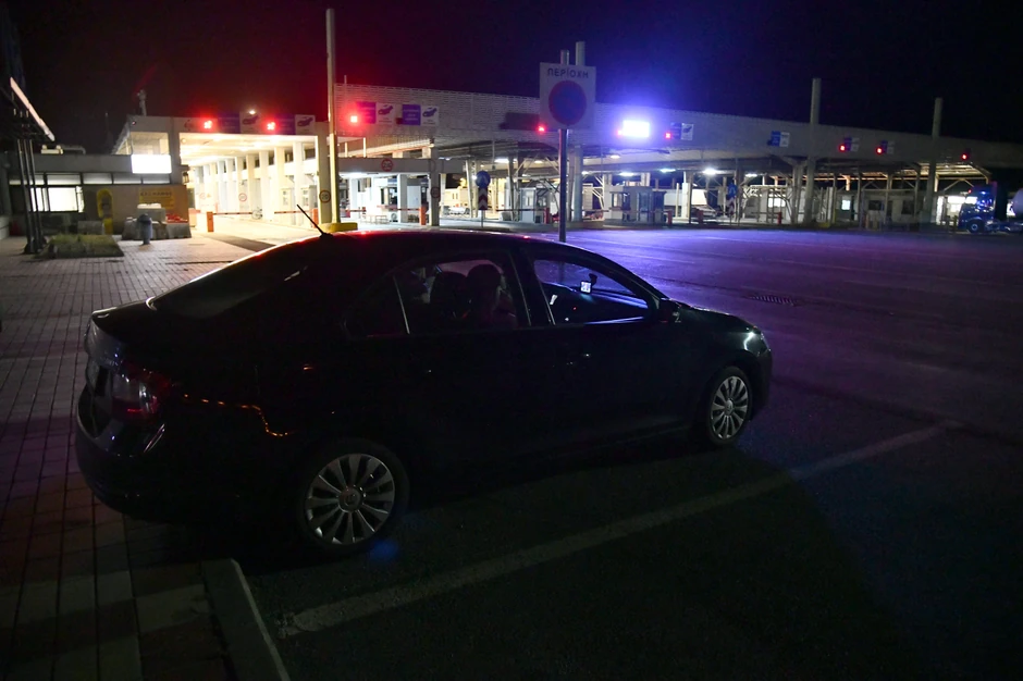 Ekipa "Blica" noć će provesti u automobilu, na graničnom prelazu