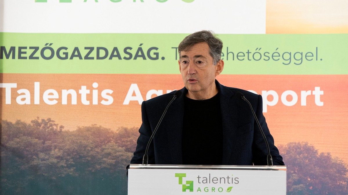 Óriási: Sokmillió forintot adott egy kétéves kisfiúnak Mészáros Lőrinc