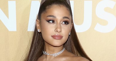 Ariana Grande a semmiből adott ki egy videoklipet, és brutális lett