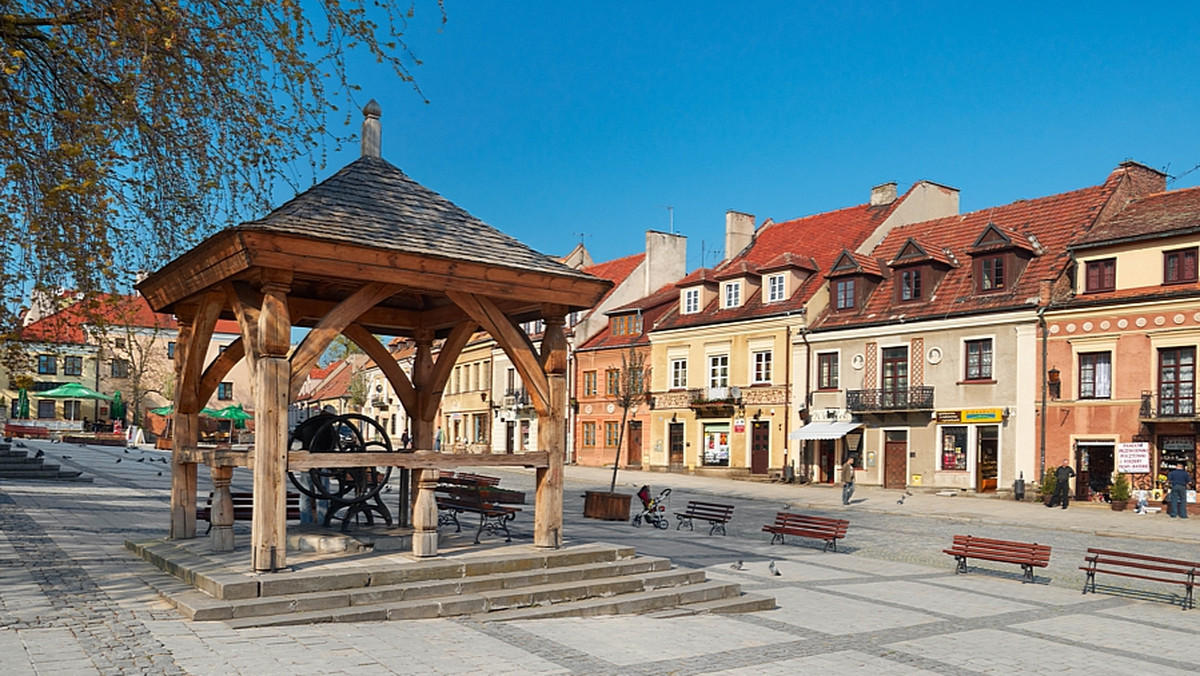 Gonitwy husarskie, pokazy walk rycerskich i tańca dworskiego oraz kiermasz rękodzieła artystycznego i koncerty odbędą się w weekend - w ramach Festynu Rycerskiego i Jarmarku Jagiellońskiego - na Starym Mieście w Sandomierzu.