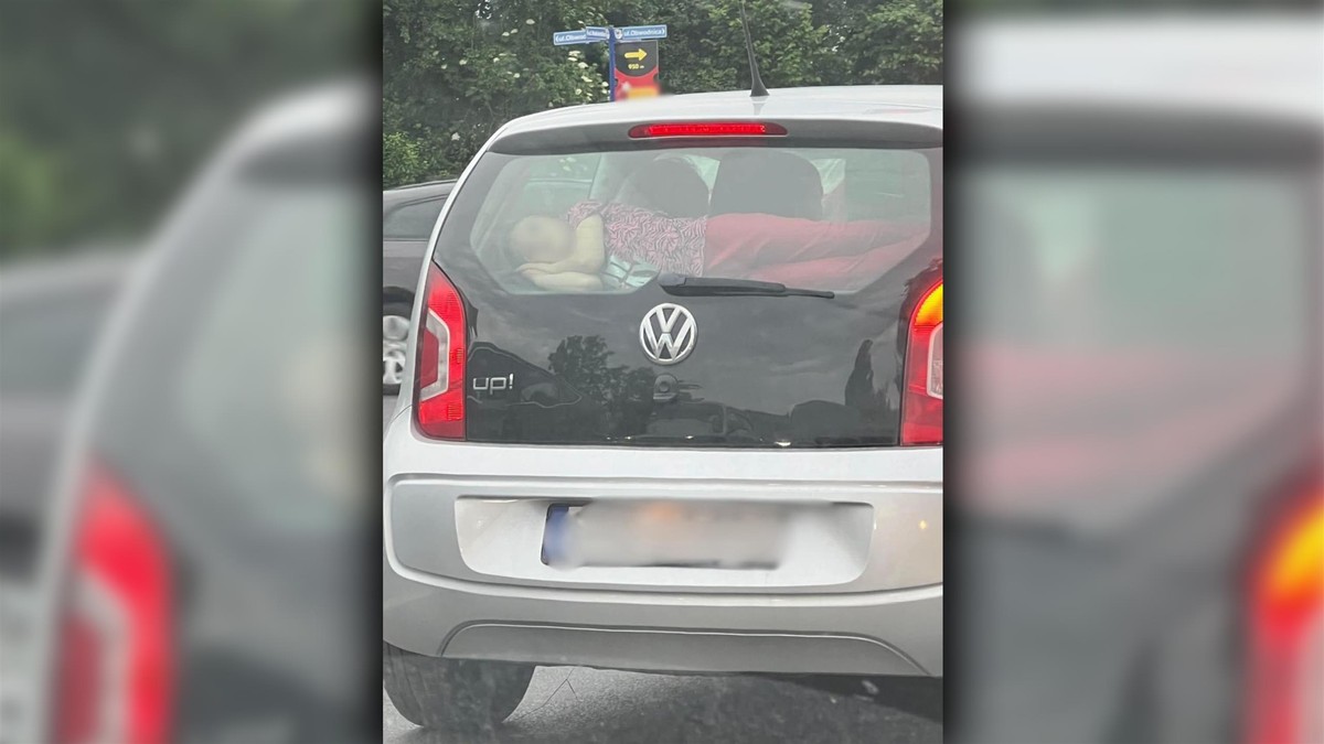 Przewoził córkę na tylnej półce bagażnika. Policja namierzyła tatusia