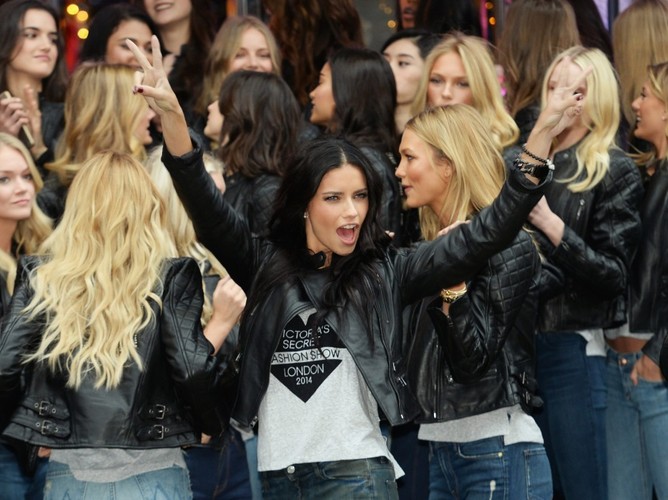 Aniołki Victoria's Secret przed Victoria's Secret Fashion Show 2014