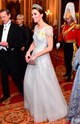 De nem ez volt az egyetlen Hamupipőke-pillanat Katalin életében: egy másik diplomáciai találkozón is halványkék, hercegnős ruhát viselt. A Jenny Packham kreációt egy álomszép tiarával egészítette ki, ami egykor Diana hercegné tulajdonában volt. (2018)