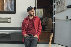 Baranovski trafia mainstream w czułe miejsce. Wreszcie jest cała płyta "Zbiór" [RECENZJA]