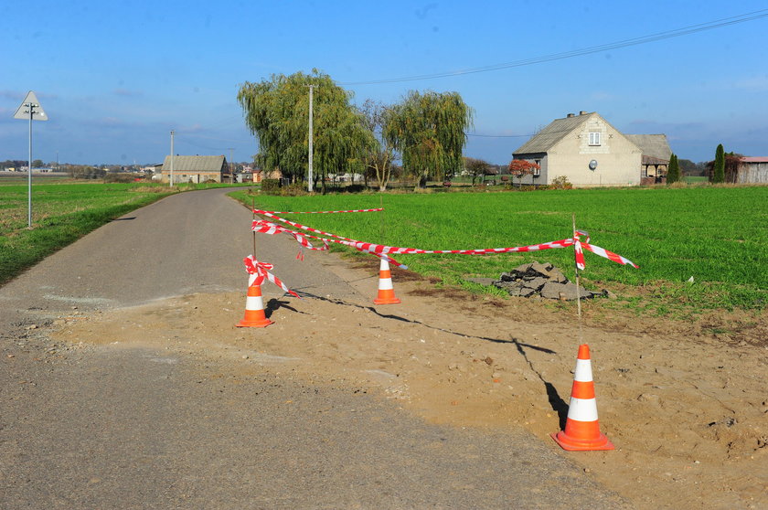 Warmińsko-Mazurskie: Rolnik przypadkiem zaorał drogę