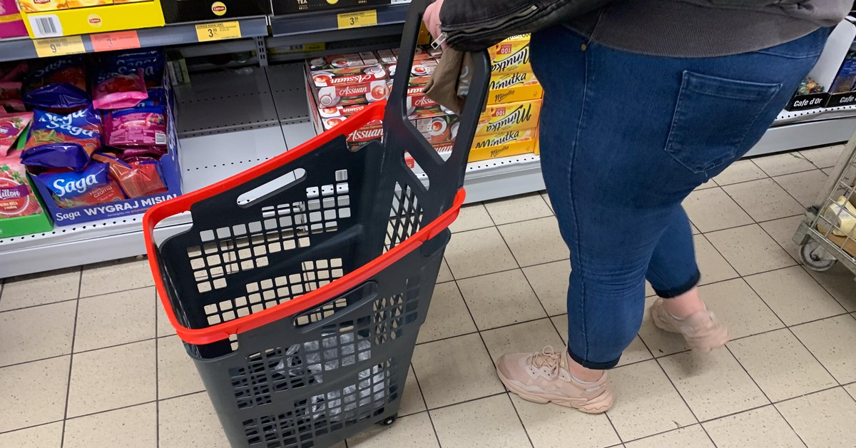 Biedronka rozdaje po dwie kostki masła za darmo. Lepiej się spieszyć, bo promocja trwa jeszcze tylko jeden dzień