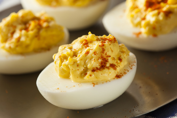 Jajka z majonezem - ile mają kalorii? / fot. Brent Hofacker/Shutterstock