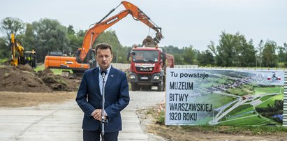 Minister wyjechał, koparki uciekły - tak budują muzeum w Ossowie