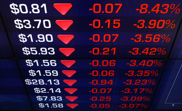 Tablica z kursem akcji na giełdzie w Sydney, fot. Sergio Dionisio/Bloomberg