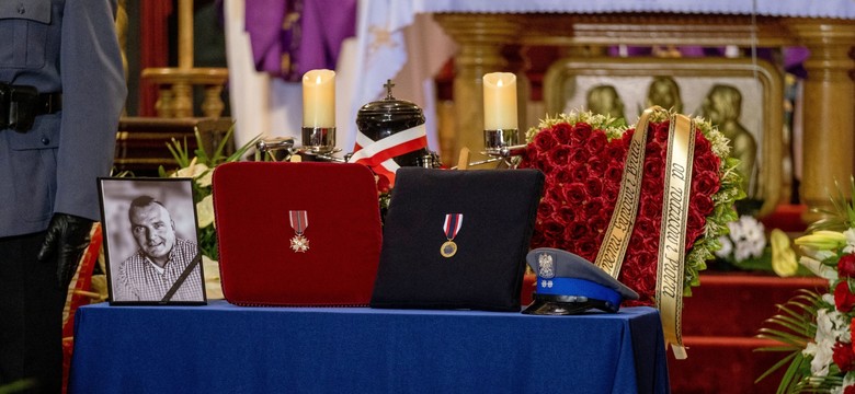 Zabrzmiały syreny radiowozów. Policja żegna aspiranta Kędzierskiego