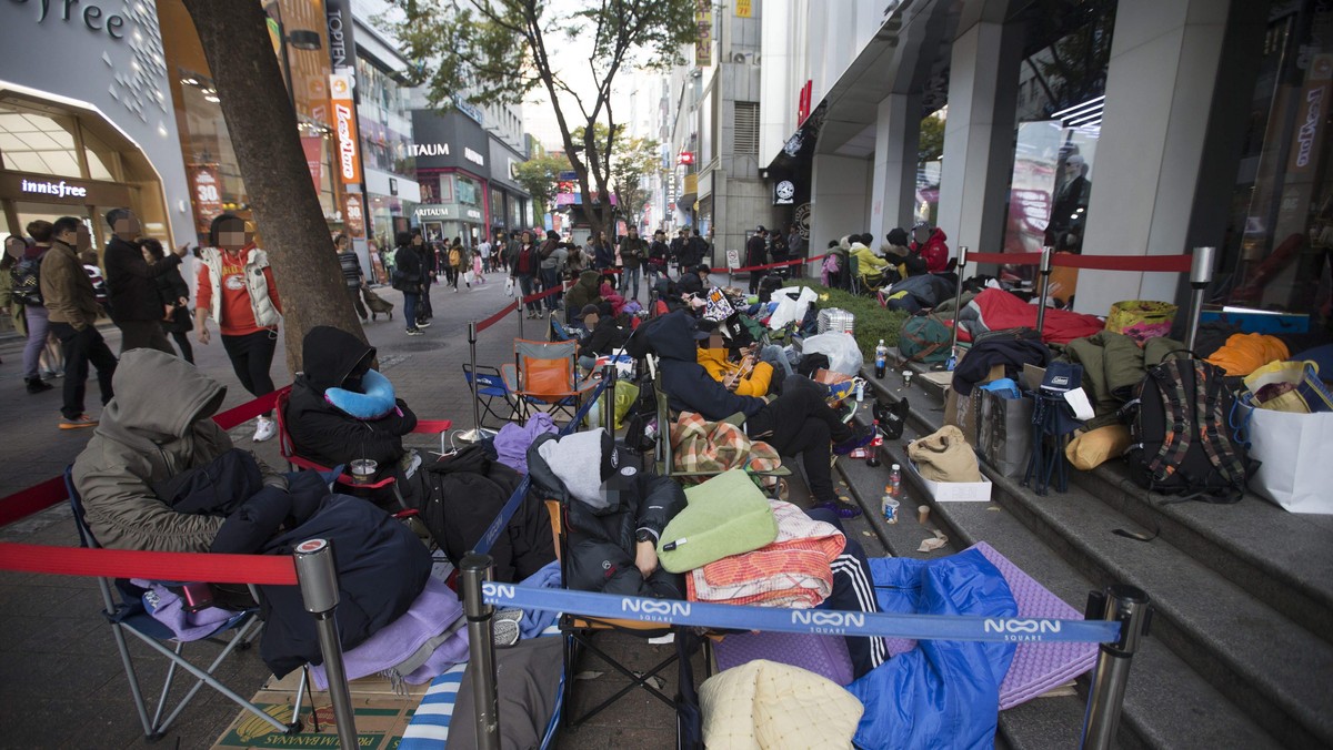 Shoppers tent overnight for first chance at new H&M collection