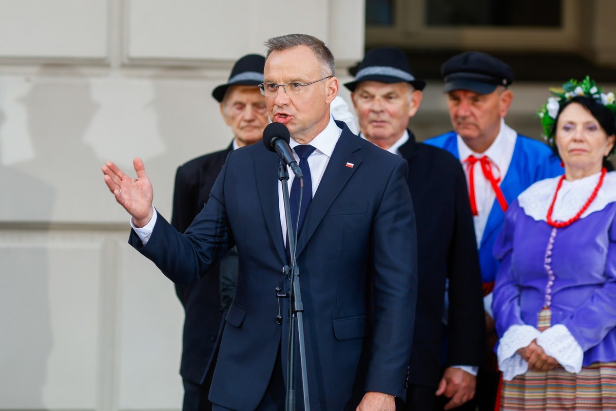 Prezydent RP Andrzej Duda przemawia na spotkaniu z mieszkańcami powiatu kaliskiego na Głównym Rynku w Kaliszu