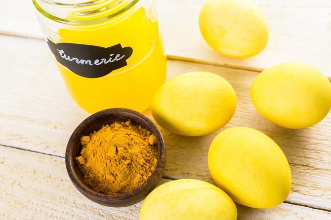 Farbanje jaja kurkumom