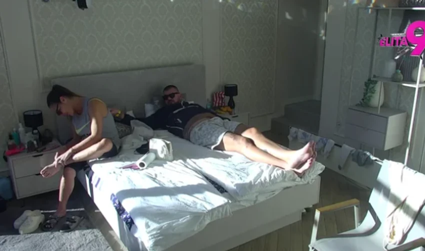Dok leži na krevetu Janjuš češka Kačavendu po leđima: Kamere sve zabeležile u hotelu